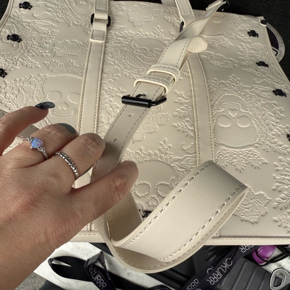 Betsey Johnson cream Halloween embossed Skull tote w Skull Keychain 2024 - Picture 10 of 14